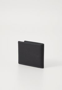 Sort læderpung med en glat overflade, rektangulær form, kontrasterende hvid syning og et minimalistisk design.