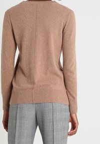 Banana Republic Strickpullover - camel