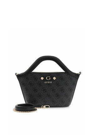 Sac à main Guess noir avec motif monogramme, poignée structurée, plaque logo dorée et bandoulière chaîne amovible avec détail en cuir.