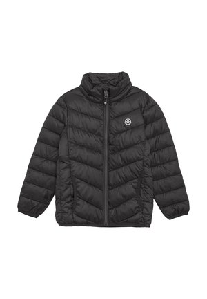 Veste matelassée noire avec un col montant, une fermeture éclair sur le devant, deux poches et un petit logo sur la poitrine, sur fond blanc.