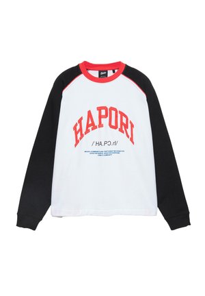 Weißes Sweatshirt mit schwarzen langen Ärmeln, rotem Kragen und großem roten Schriftzug "HAPORI" auf der Vorderseite mit kleinem Text darunter.
