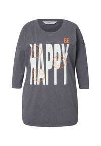 Grijze katoenen langemouwen shirt met een witte en oranje "BE HAPPY" graphic met smiley-gezichten. Ontspannen pasvorm en crew neck ontwerp.