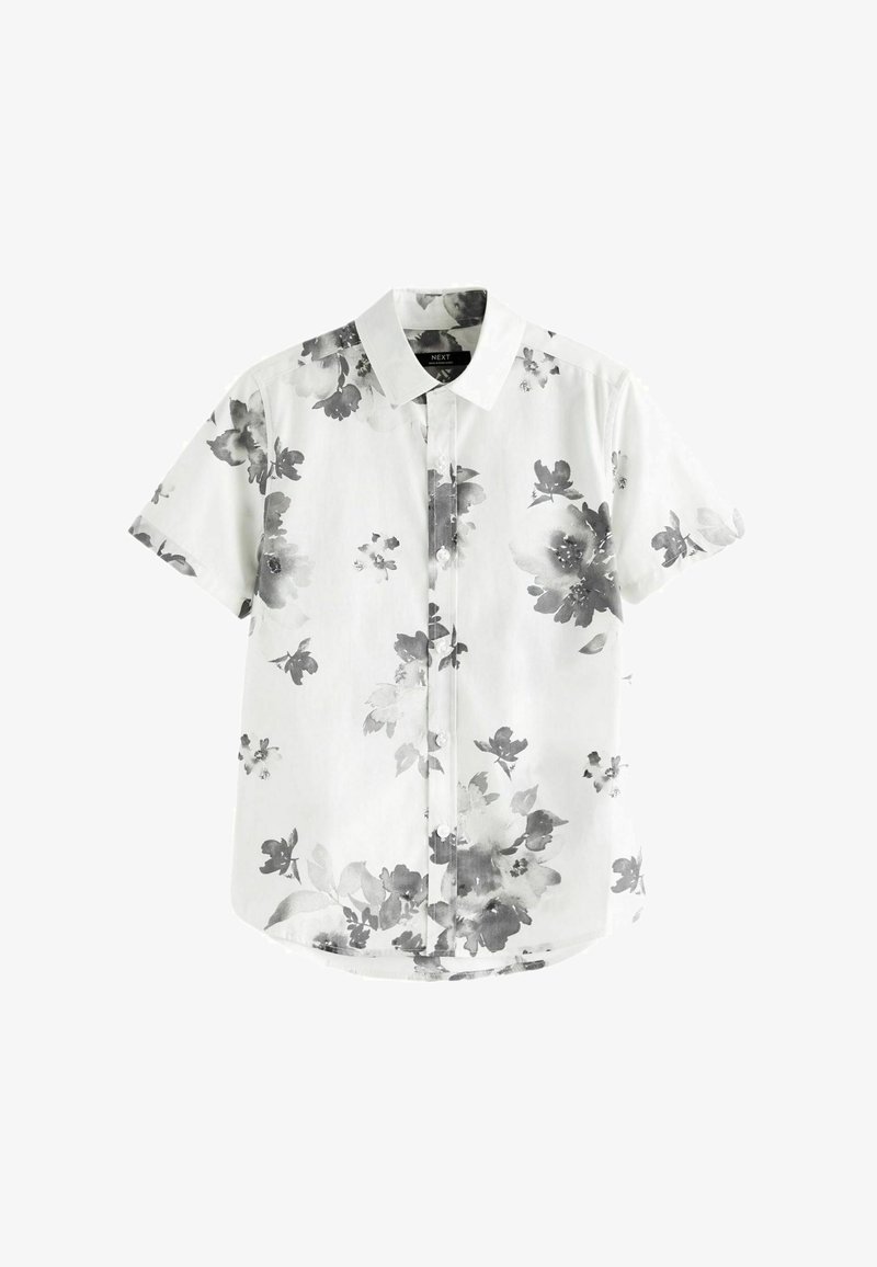 Chemise à manches courtes boutonnée blanche avec un motif floral gris, fabriquée dans un tissu léger. Présente un col classique et un ourlet courbé.