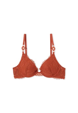 Reggiseno in pizzo arancione bruciato con coppe triangolari, spalline regolabili e dettagli decorativi in metallo. Tessuto in pizzo dettagliato e bordi ondulati.