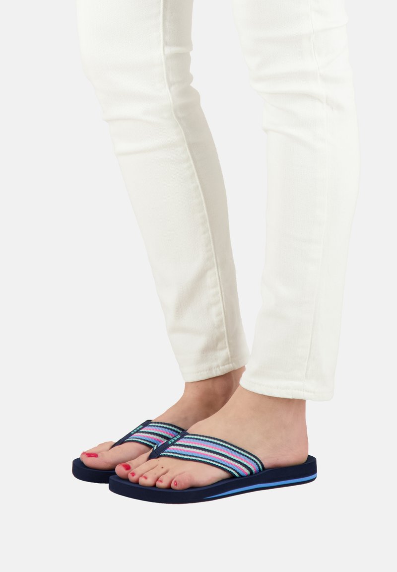 Infradito navy con una fascia di tessuto a strisce rosa, blu e verde. Suola spessa e imbottita con un accento blu a contrasto.