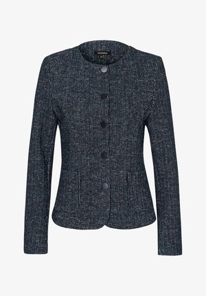 Blazer de mujer texturizado azul oscuro con escote redondo y cinco botones frontales negros, cintura ajustada y mangas largas.