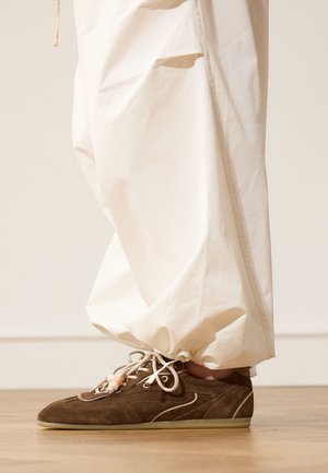 Manfield, Sneakers basse - braun