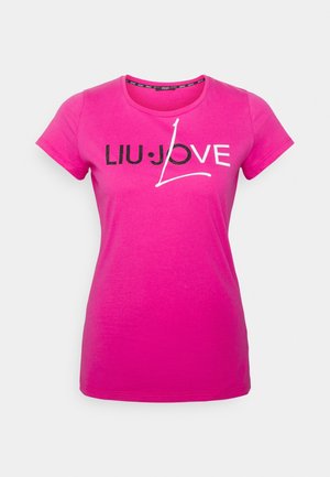Jasnoróżowy dopasowany t-shirt z krótkim rękawem, okrągłym dekoltem i czarno-białym napisem "LIU JO VE" na piersi.