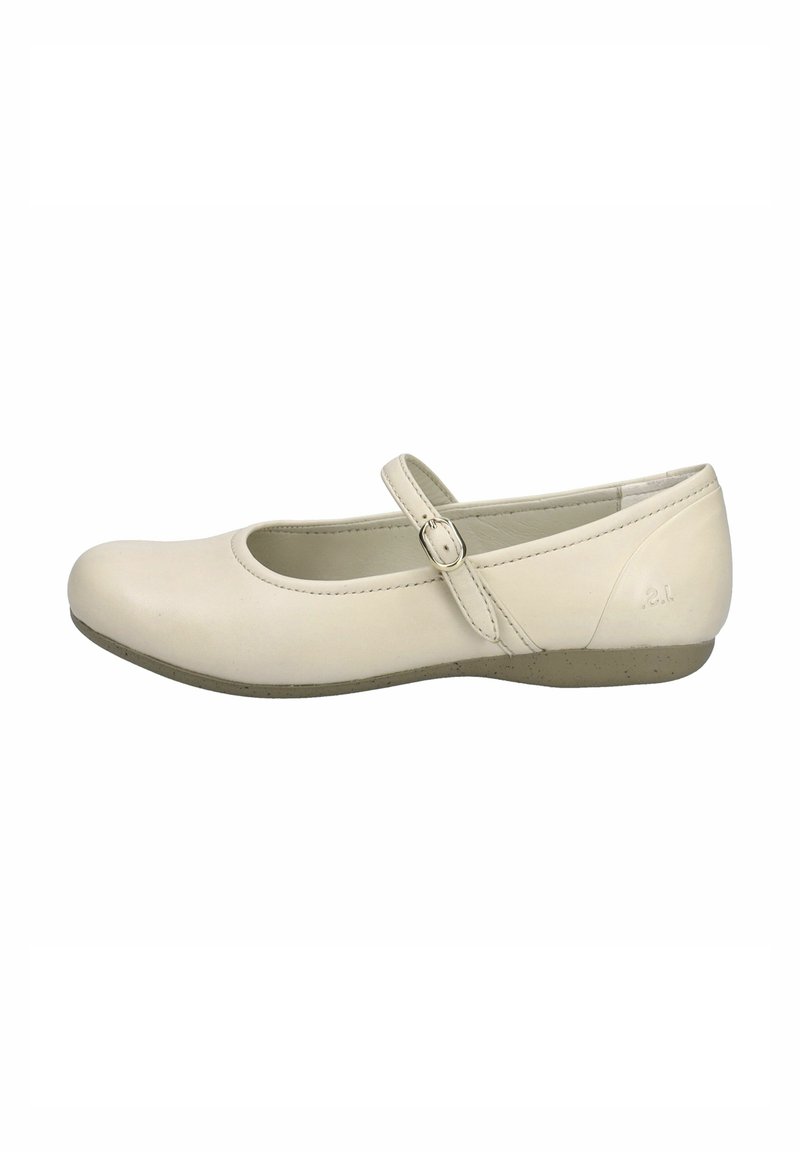 Chaussure plate beige clair avec un bout arrondi, une sangle style Mary Jane avec une petite boucle, et une semelle grise texturée. Tige en cuir lisse.
