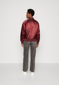 Tommy Hilfiger MINI REGULAR - Bomber stiliaus striukė - deep rouge