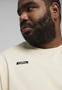 Puma DESERT ROAD - Marškinėliai su spaudiniu - alpine snow