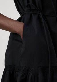 Gap Tall FLUTTER SLEEVE DRESS - Dnevna haljina - black