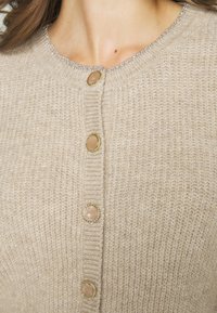 ONLY Petite ONLRIO LIFE CARDIGAN - Vesta na kopčanje - toasted coconut