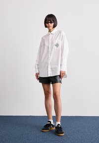 Carhartt WIP BLAZE - Blusa - white/black