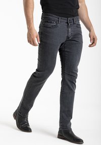 Jean en denim gris ajusté avec une texture lisse et un design simple. Comprend des poches avant et arrière, ainsi qu'une fermeture éclair avec un bouton.