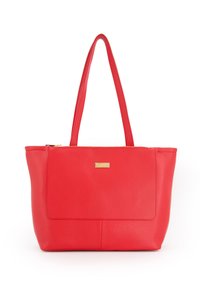 Rode leren tote bag met een gladde textuur, voorzien van twee schouderbanden, een ritsopening aan de bovenkant en een goudkleurig merkteken aan de voorkant.