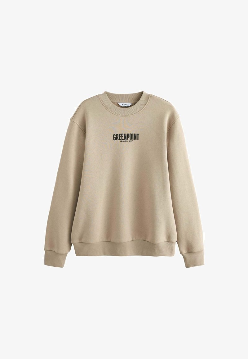 Sweatshirt bej cu guler rotund, manșete și tiv cu nervuri. Prezintă textul negru "GREENPOINT FRANKLIN ST" pe față. Textură netedă.