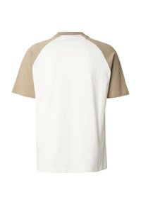 T-shirt à manches courtes avec un corps blanc et des manches raglan beige. Confectionné en coton, il présente un col rond et un ourlet droit pour une coupe décontractée.