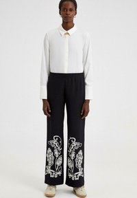 Touché Privé EMBROIDERED - Püksid - black