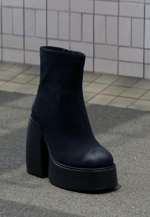 Buffalo, HEART BOOTIE STACK - Боти с платформа - black