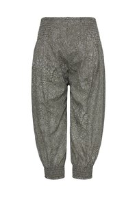Pantalon court ample vert olive avec un motif paisley floral blanc complexe, taille élastique et poignets élastiques froncés.