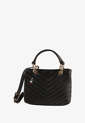 Zwarte, gewatteerde leren handtas met gouden hardware, bovenhandvat, verstelbare schouderriem en een kleine Italiaanse vlag charm aan de voorkant.