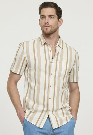 Chemise à manches courtes de couleur beige clair avec des rayures verticales crème et marron. Dotée d'un devant boutonné et d'une poche poitrine. Matière en coton.