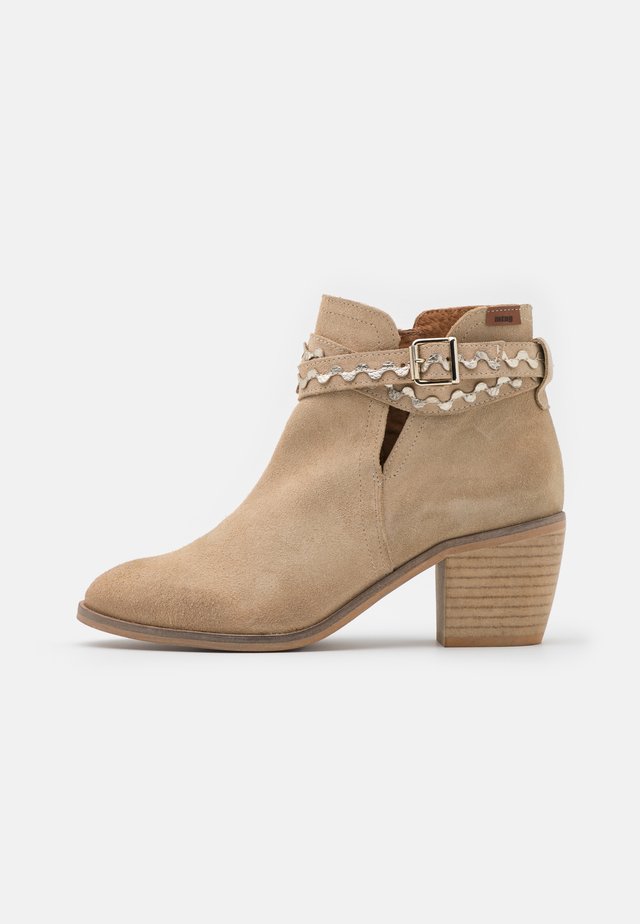 SAHARA - Ankle Boot - arena/feston onda platino