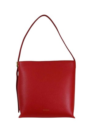 Borsa a tracolla in pelle rossa con una forma rettangolare semplice e una tracolla sottile, con un piccolo logo del marchio dorato vicino al fondo.