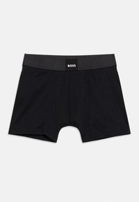 Μαύρα ανδρικά μπόξερ με υφασμένη σκουρόχρωμη γκρι μέση, που φέρει το λευκό λογότυπο "BOSS" κεντραρισμένο μπροστά.
