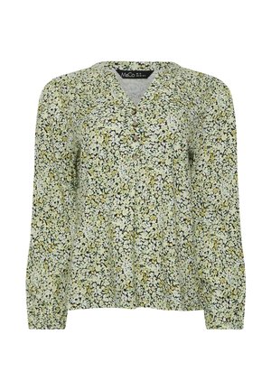 Bluzka z długim rękawem w kwiaty z małymi białymi i żółtymi kwiatami, dekolt w serek i cztery guziki z przodu, pokazana na jednolitym białym tle.