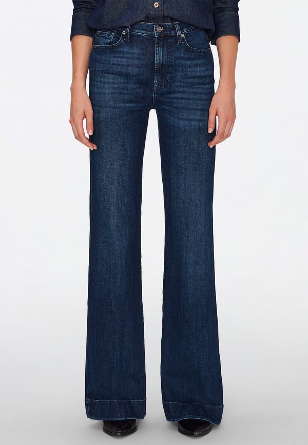 MODERN DOJO - Flared Jeans