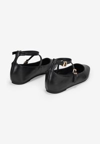 Bosanova Ballerine con cinturino - black