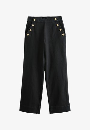 Pantaloni neri a gamba larga in tessuto leggero, con dettagli di bottoni dorati sulle tasche e orlo risvoltato.