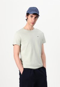 Tommy Jeans SLIM TEE - T-shirt - bas - misty sage