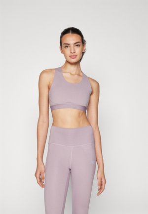 New Balance SLEEK MEDIUM SUPPORT POCKET BRA - Sujetadores deportivos con sujeción media - ice wine