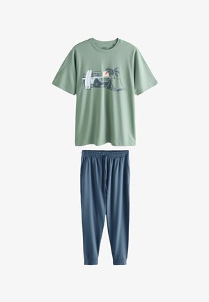 Hellgrünes T-Shirt mit kurzen Ärmeln und Strandmotiv, kombiniert mit dunkelblauen Jogginghosen mit Kordelzug.