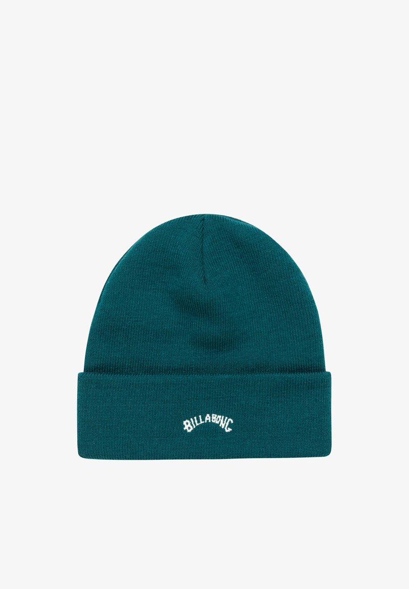 Gorro de punto en color azul verdoso con puño enrollado. Presenta el logotipo blanco "BILLABONG" bordado en la parte frontal. Textura suave y ajuste ceñido.