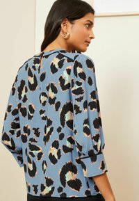 Love & Roses REGULAR FIT - Camicetta - blue animal