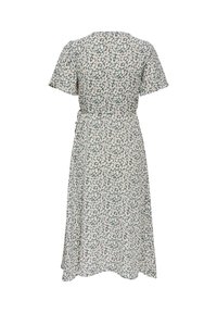 Robe midi verte avec motif floral blanc et orange, manches courtes et ceinture nouée à la taille, vue de dos.