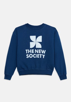 Marineblaue Sweatshirt mit Rundhalsausschnitt und weißem abstraktem vierblättrigem Logo über dem Text „THE NEW SOCIETY“ auf der Vorderseite.