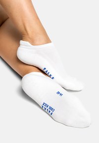 FALKE COOL KICK UNISEX LIGHT CUSHIONING - Füßlinge - white