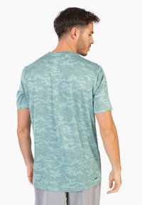 Spyder CAMOUFLAGE - Sports T-shirts - green