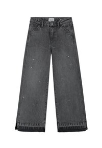 Jeans de pierna ancha en denim gris oscuro, con una textura desgastada sutil y adornos de tachuelas plateadas y negras dispersas.