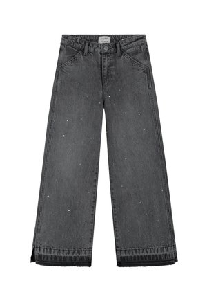 Jeans de pierna ancha en denim gris oscuro, con una textura desgastada sutil y adornos de tachuelas plateadas y negras dispersas.