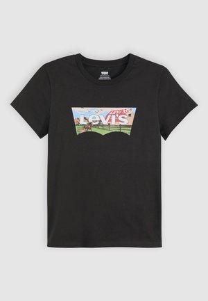 Must värvilise Levi's logo graafikuga must puuvillane t-särk, millel on maastiku stseen, lühikesed varrukad ja ümmargune kaelus.