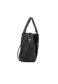 Sac à main noir avec un motif tissé texturé d'un côté et un matériau lisse de l'autre, avec des poignées doubles et une poche zippée.