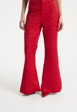 LIPS QUILTED SET - Trousers - red