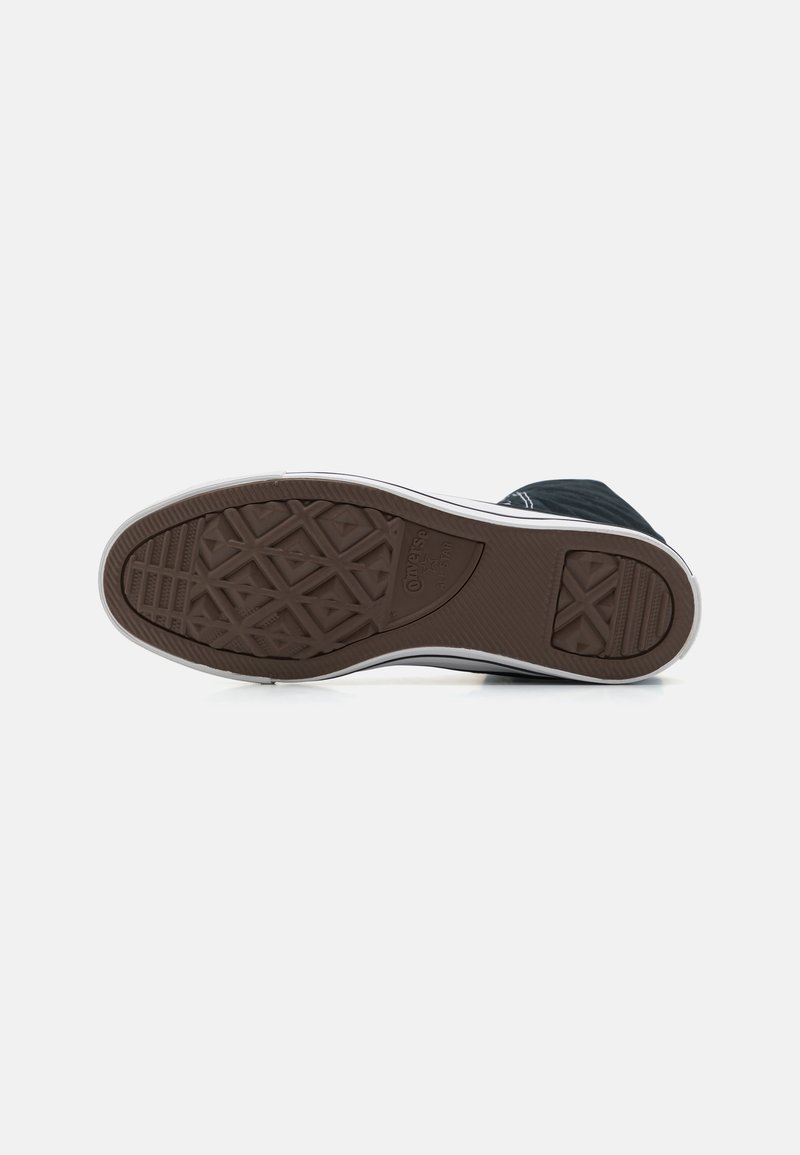 Shoe sole with rubber material, black textured pattern, and white edge trim. Features diamond tread for grip and stability.