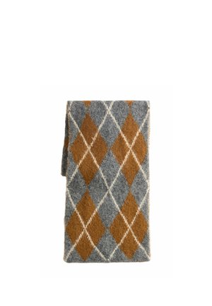 Złożony wełniany szal w szaro-brązowy wzór argyle z dużymi diamentami obramowanymi białymi liniami.